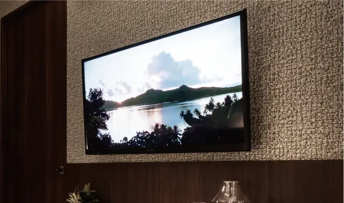 壁掛けテレビ