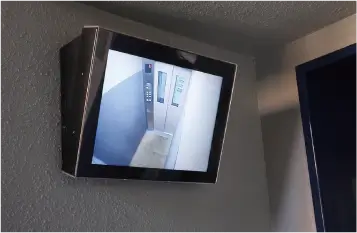 エレベーター内監視モニター